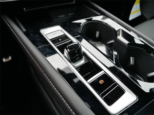 2025 Volkswagen Atlas Cross Sport SEL Premium R-Line photo 8