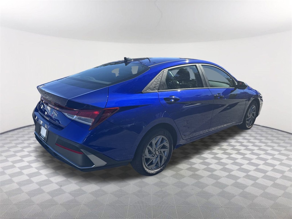 2024 Hyundai Elantra SEL photo 4