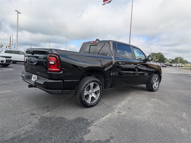 2025 Ram 1500 Tradesman photo 3