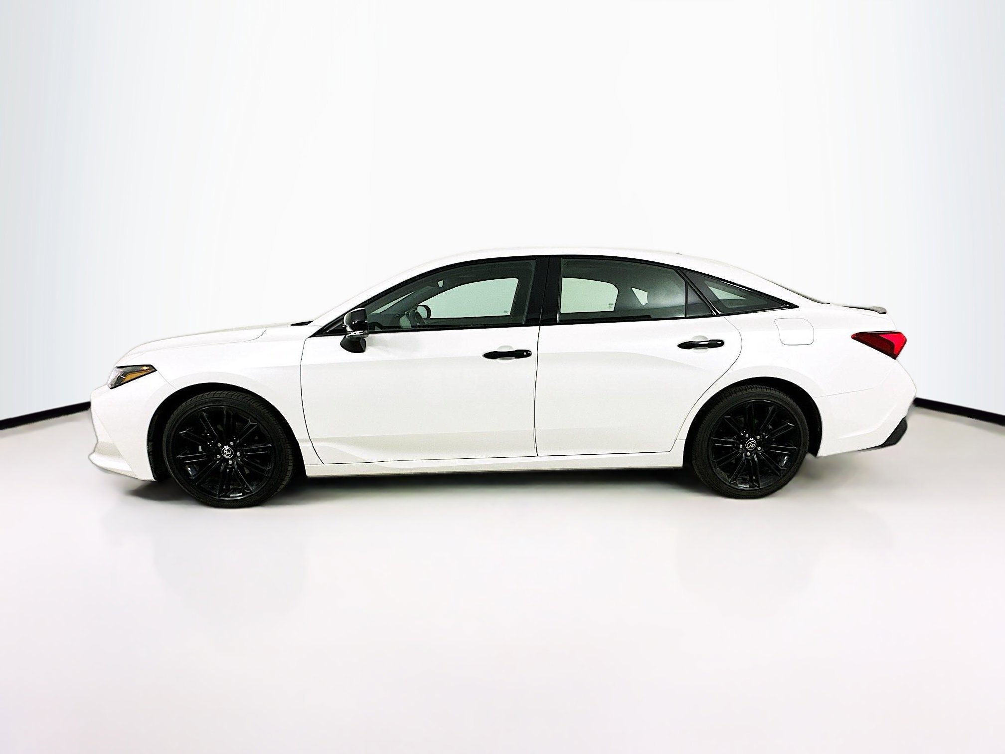 2022 Toyota Avalon Hybrid XSE photo 4
