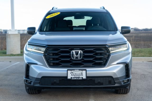 2025 Honda Pilot Sport photo 2