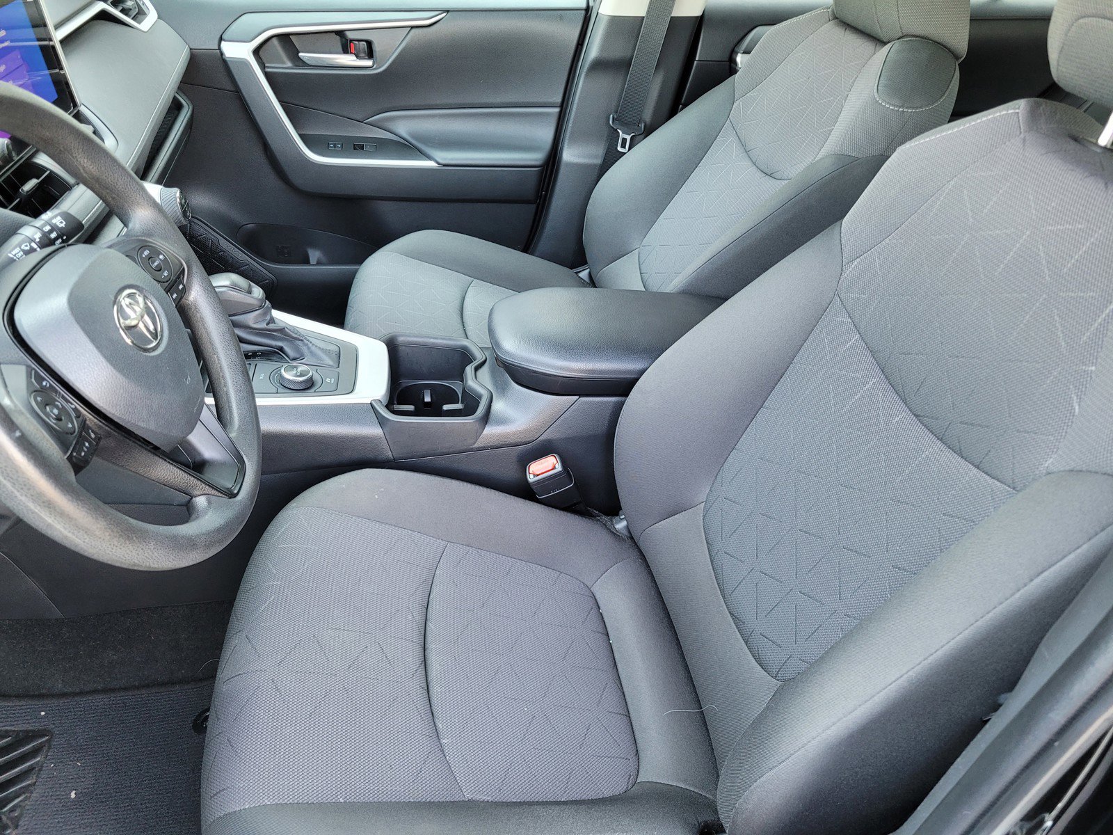 2023 Toyota RAV4 Hybrid XLE photo 13