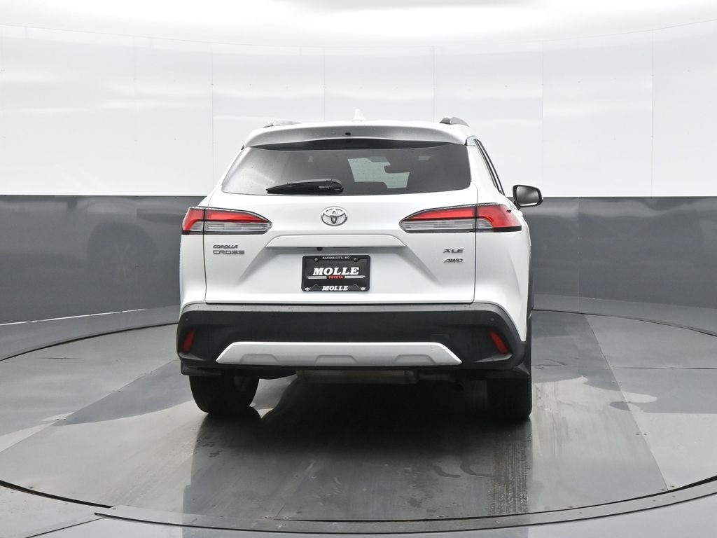 2023 Toyota Corolla Cross XLE photo 6