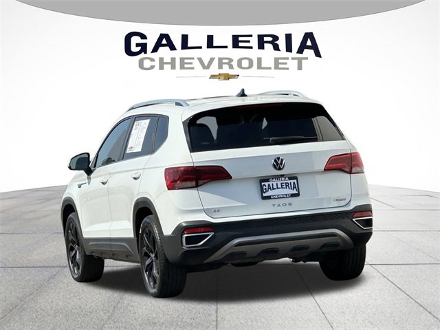 2022 Volkswagen Taos SE photo 2