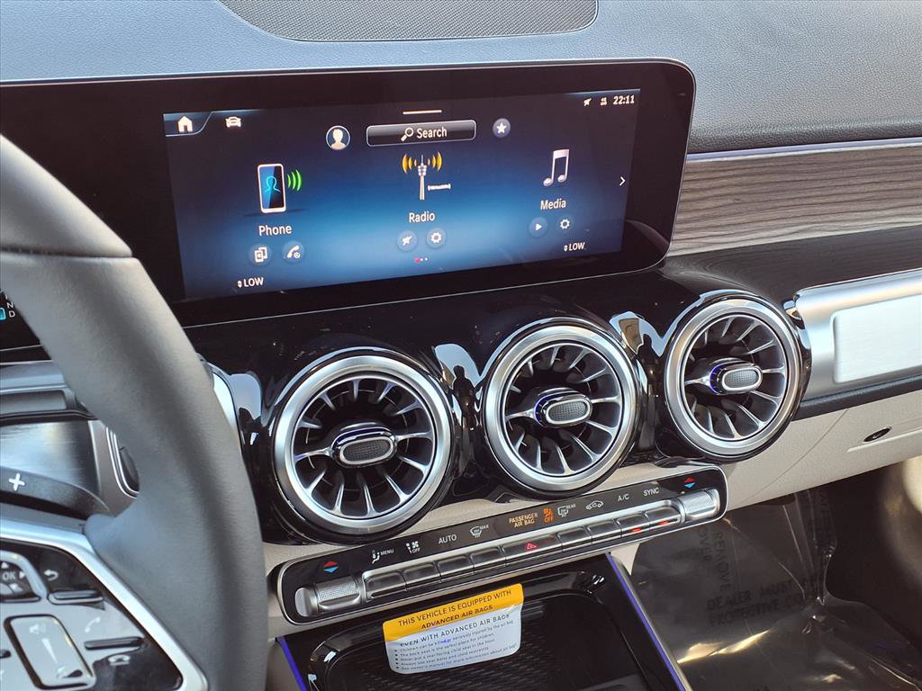 2026 Mercedes Benz GLB 250 photo 3