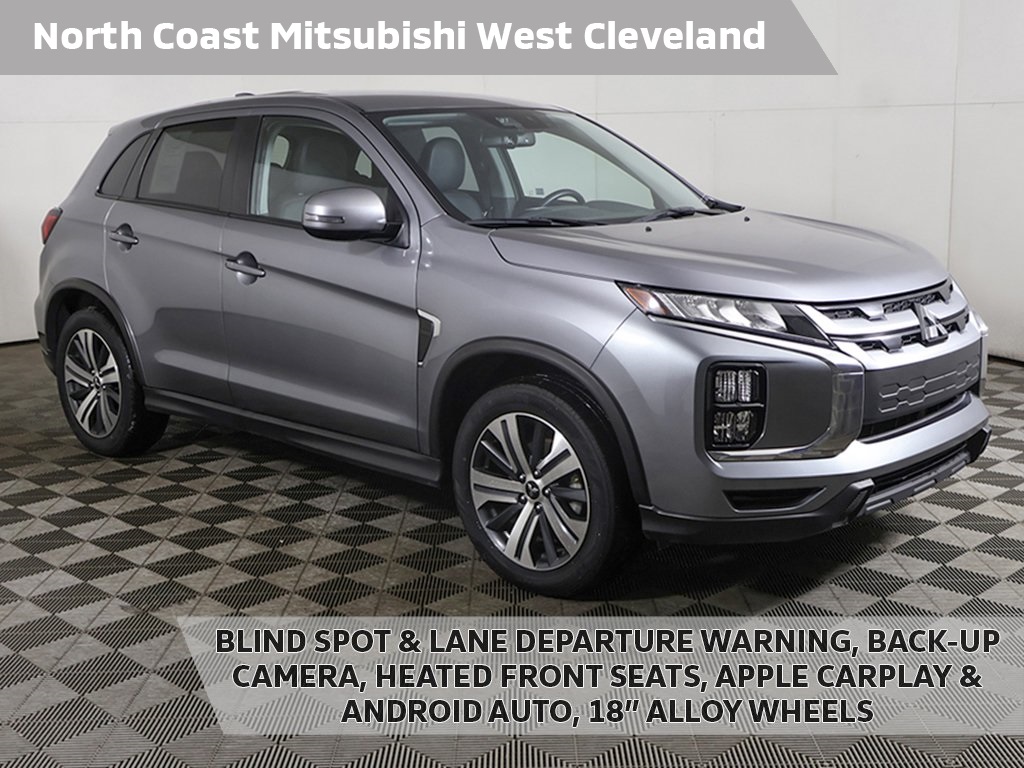 2024 Mitsubishi Outlander SE's photo