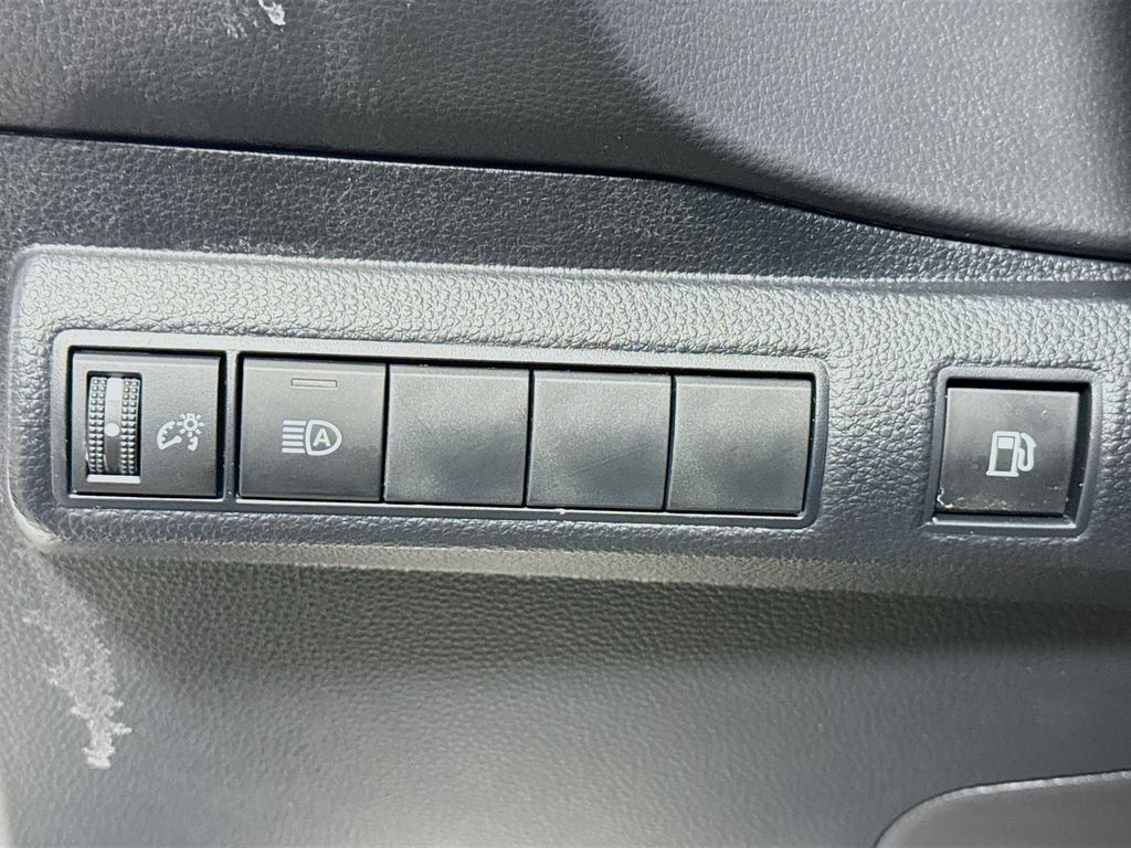 2025 Toyota Corolla Hybrid LE photo 10