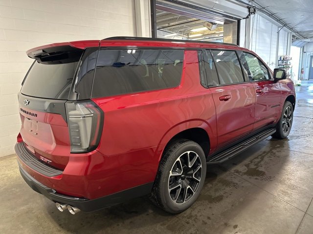 2025 Chevrolet Suburban RST photo 2