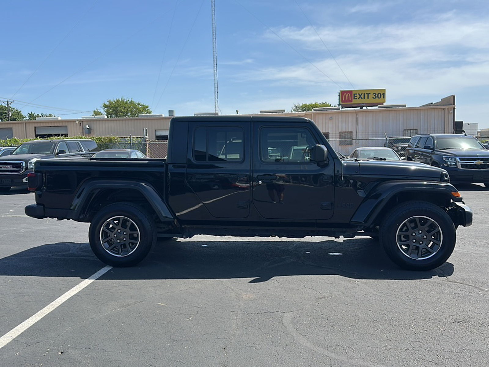 2020 Jeep Gladiator Altitude photo 2