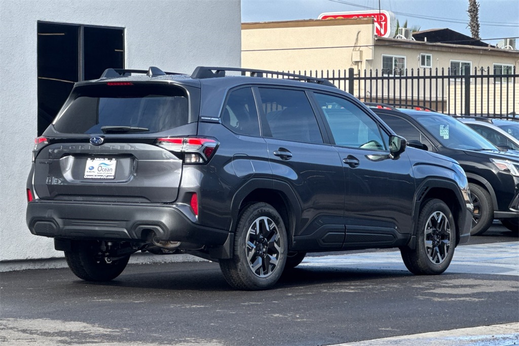 2026 Subaru Forester Premium photo 4