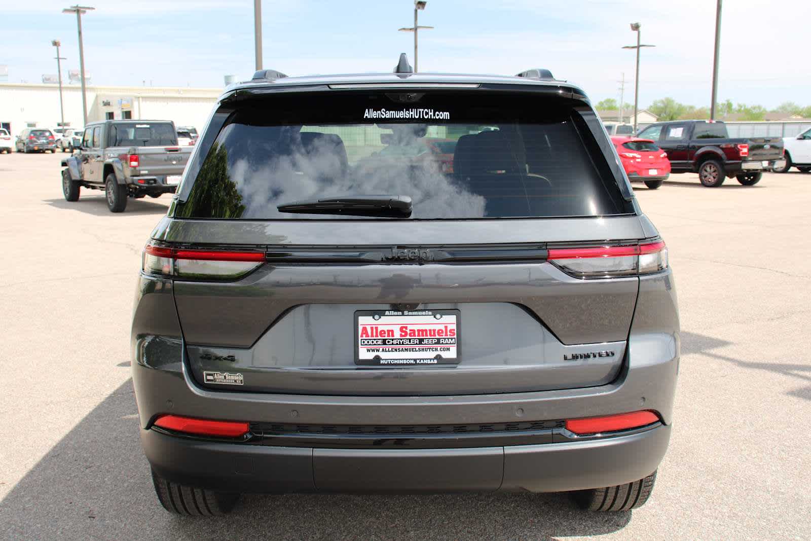 2025 Jeep Grand Cherokee Limited photo 2