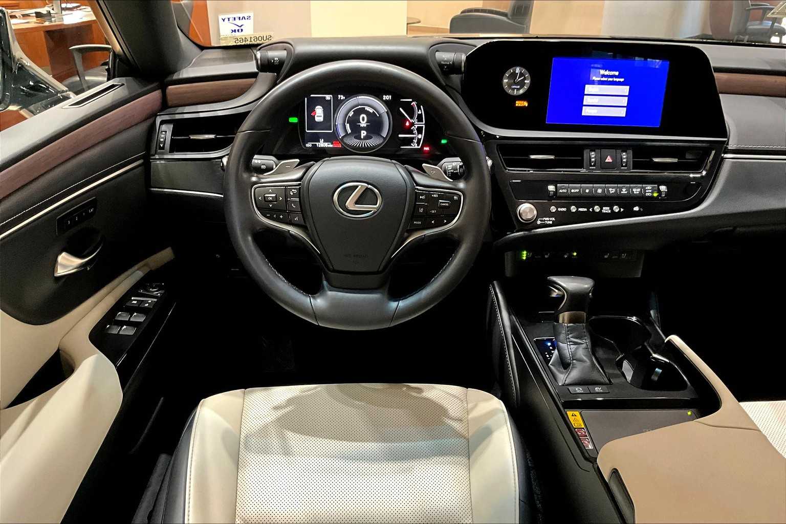 2025 Lexus ES 300h photo 5