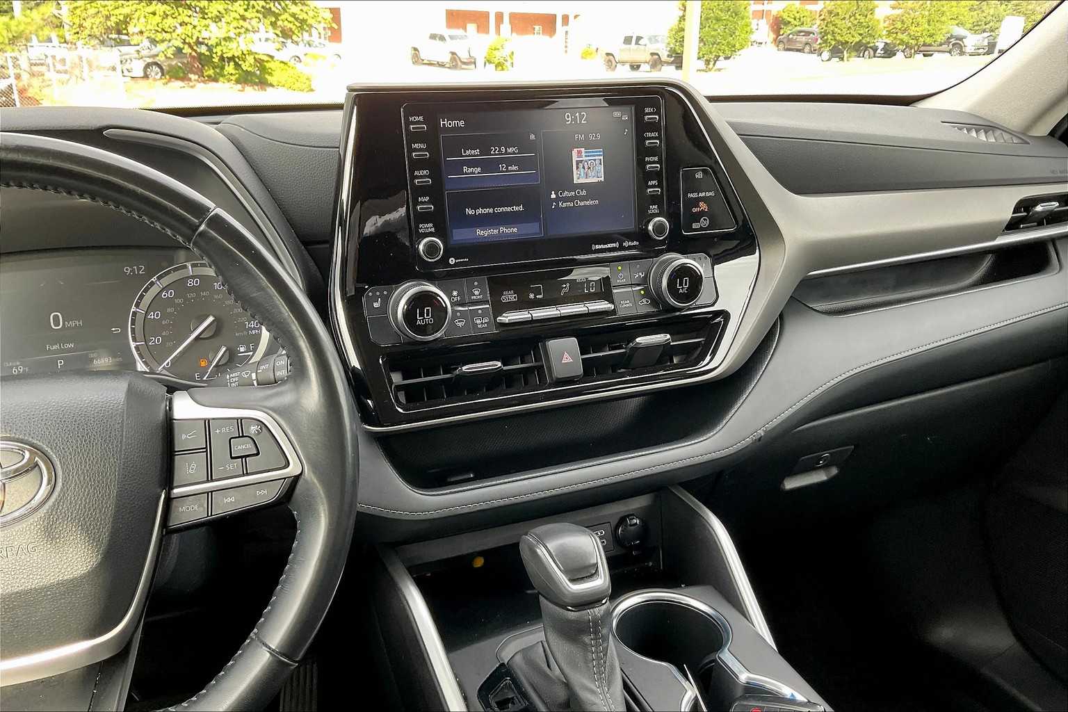 2022 Toyota Highlander XLE photo 3
