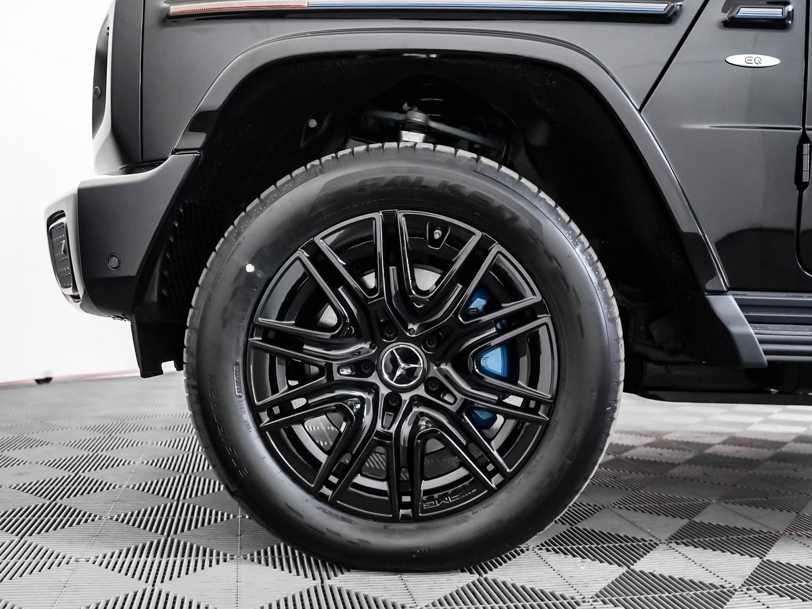 2025 Mercedes Benz G photo 4
