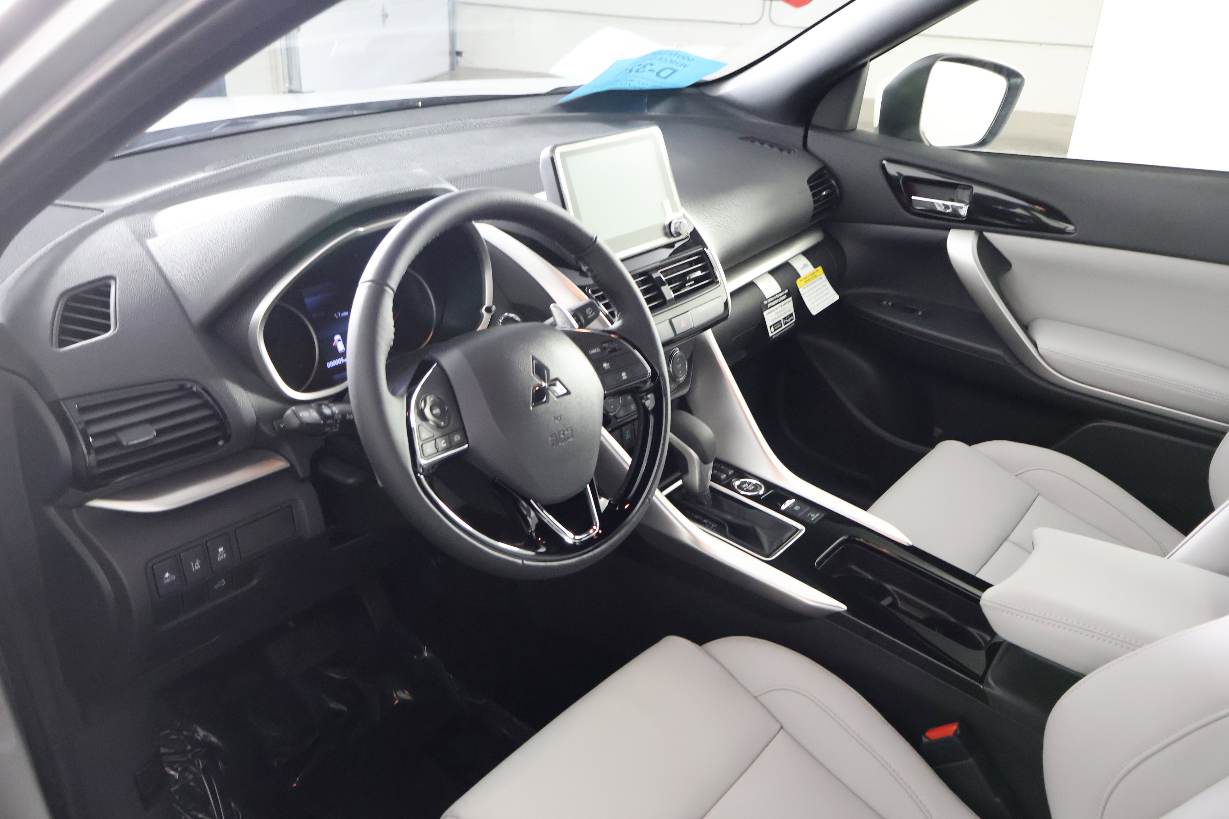 2025 Mitsubishi Eclipse Cross SEL photo 2