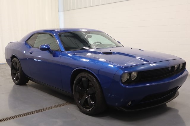 2012 Dodge Challenger R/T photo 2