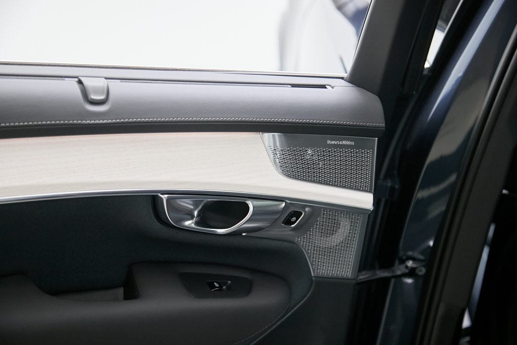 2025 VOLVO XC90 - Image 19