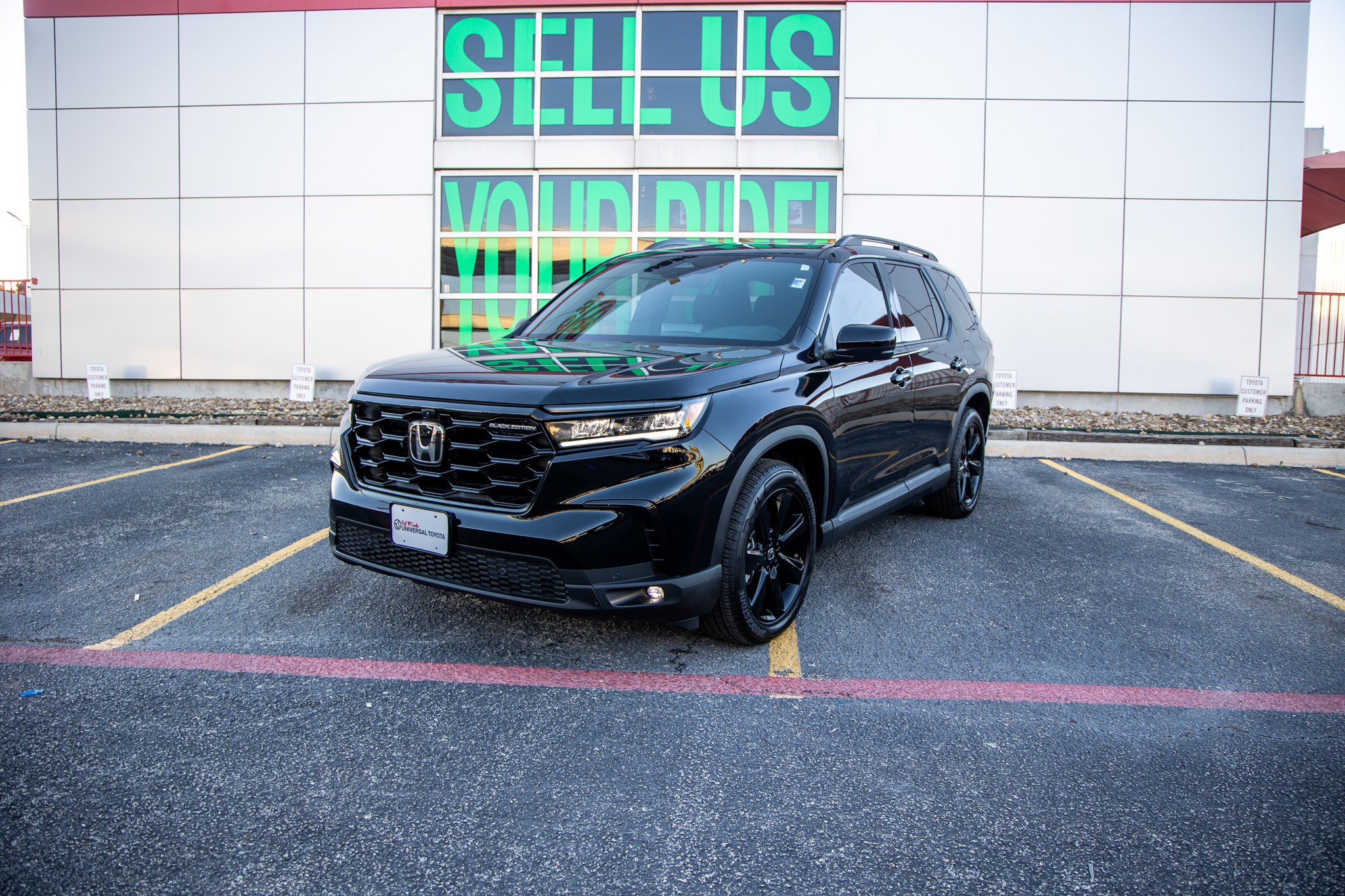 2025 Honda Pilot Black Edition's photo