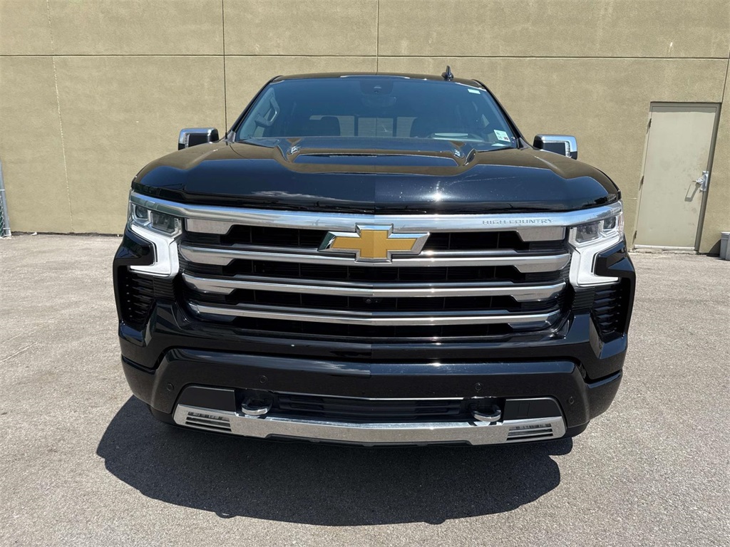 2023 Chevrolet Silverado 1500 High Country photo 4