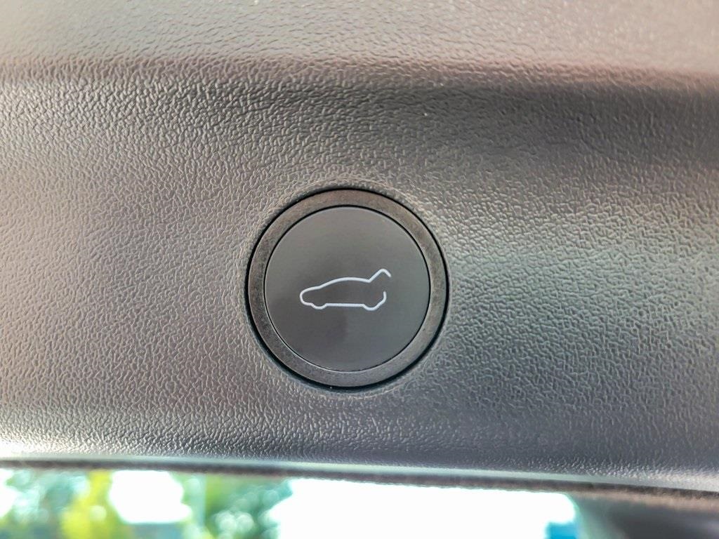 2025 Tesla Model Y Long Range photo 16