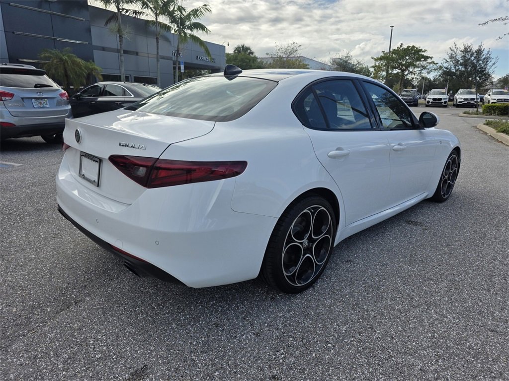 2023 Alfa Romeo Giulia Ti photo 3