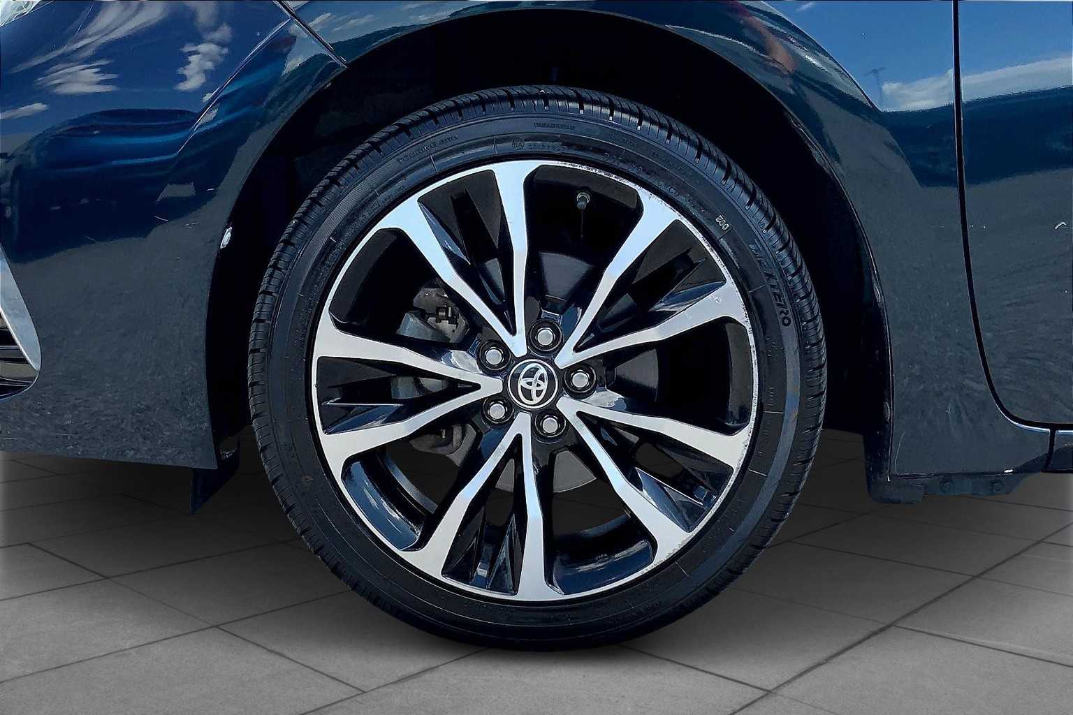 2017 Toyota Corolla SE photo 10