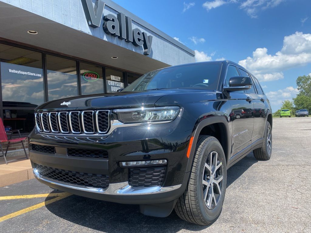 2025 Jeep Grand Cherokee Limited photo 4