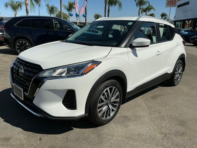 2023 Nissan Kicks SV's photo