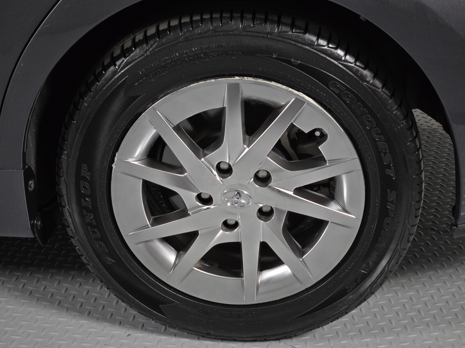 2015 Toyota Prius V Four photo 8