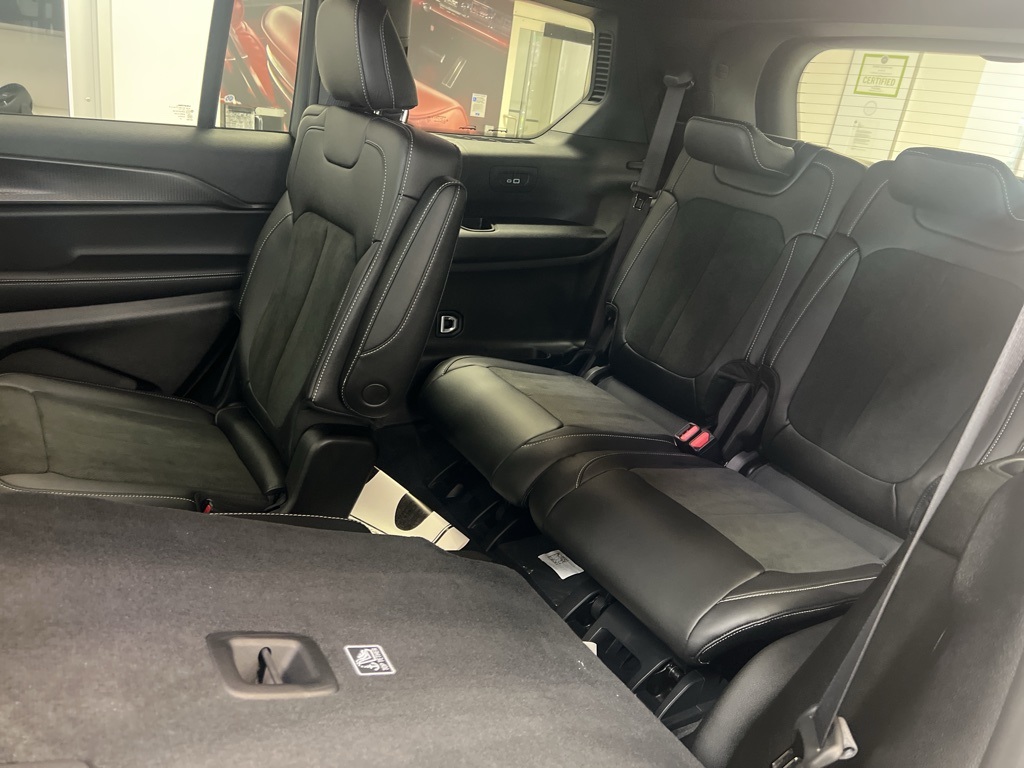 2025 Jeep Grand Cherokee Altitude X photo 11