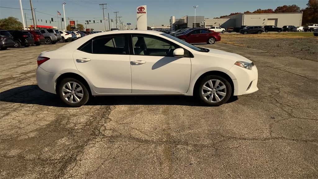 2014 Toyota Corolla LE photo 2