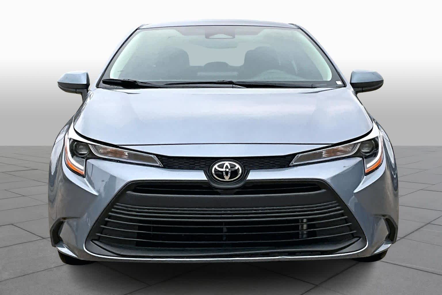 2025 Toyota Corolla LE photo 3