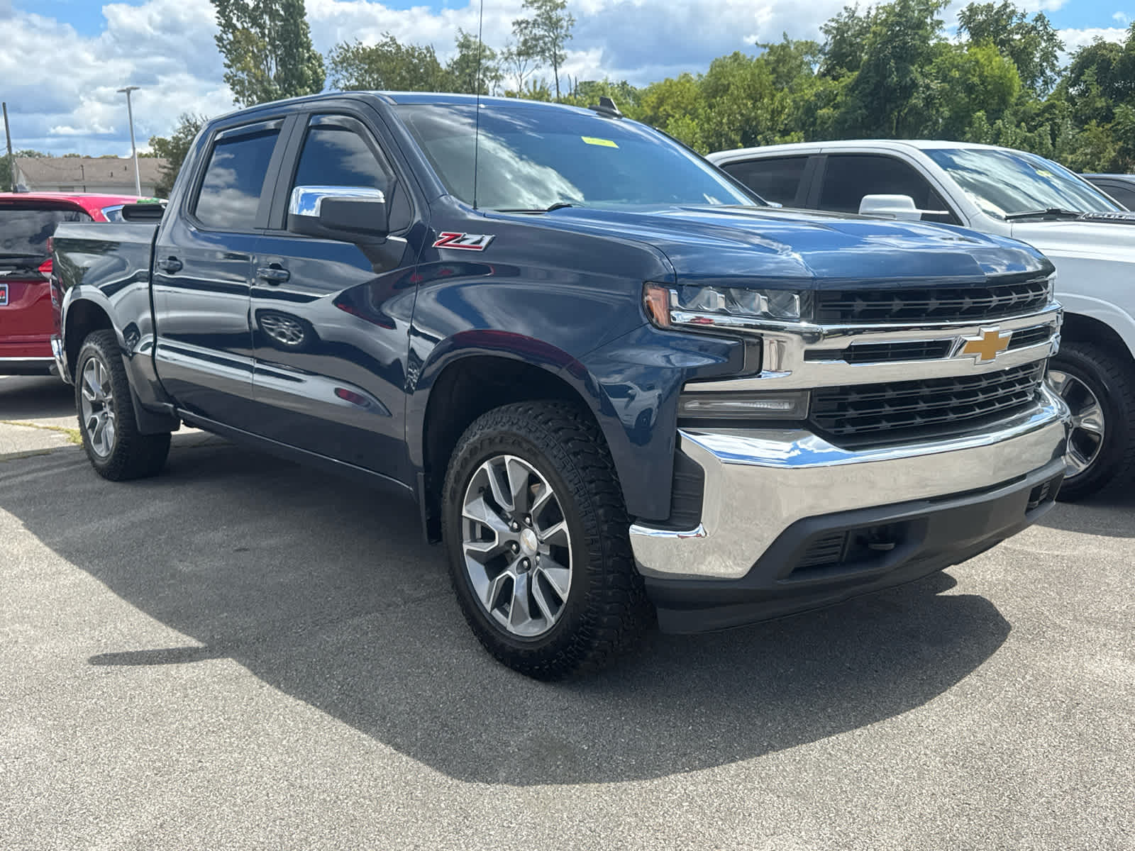 2022 Chevrolet Silverado 1500 LT photo 3