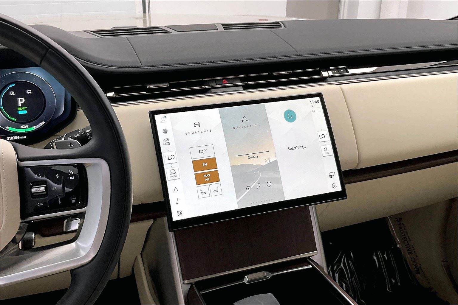 2025 Land Rover Range Rover SE photo 4