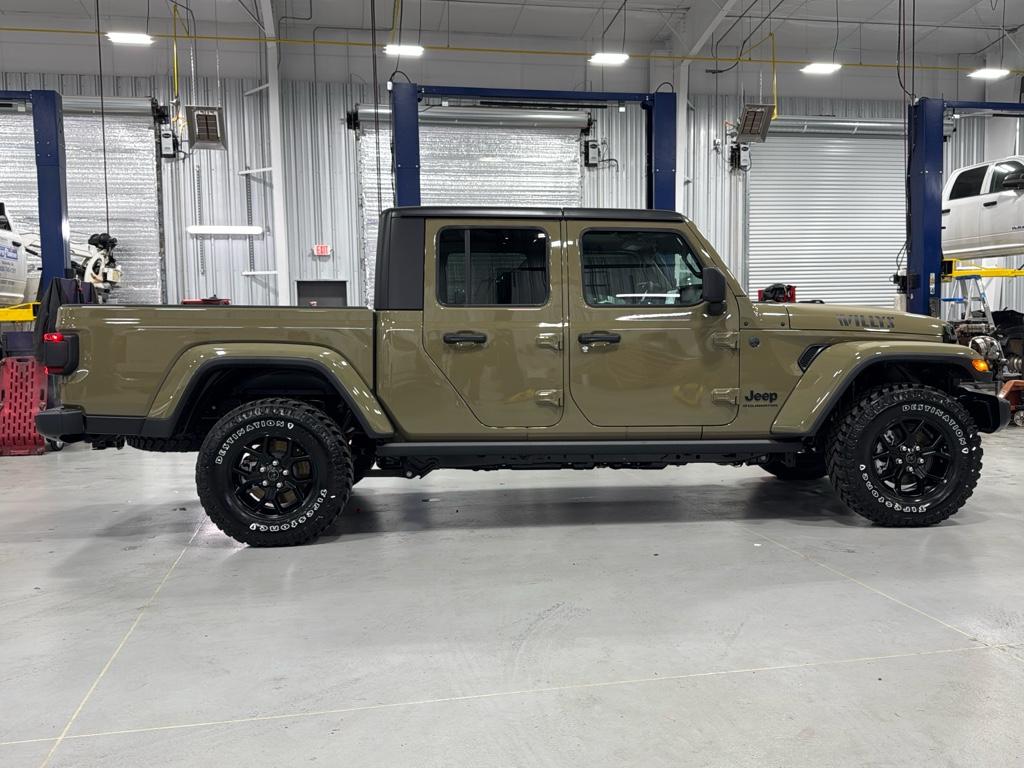 2025 Jeep Gladiator Willys photo 7