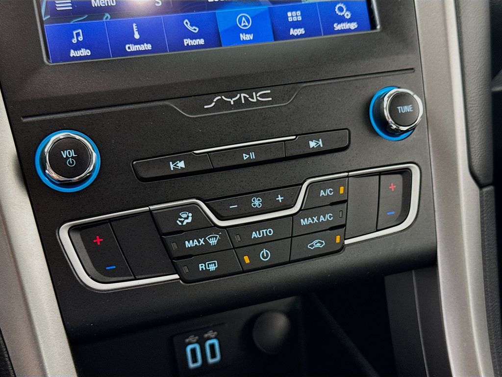 2020 Ford Fusion Hybrid SE photo 17