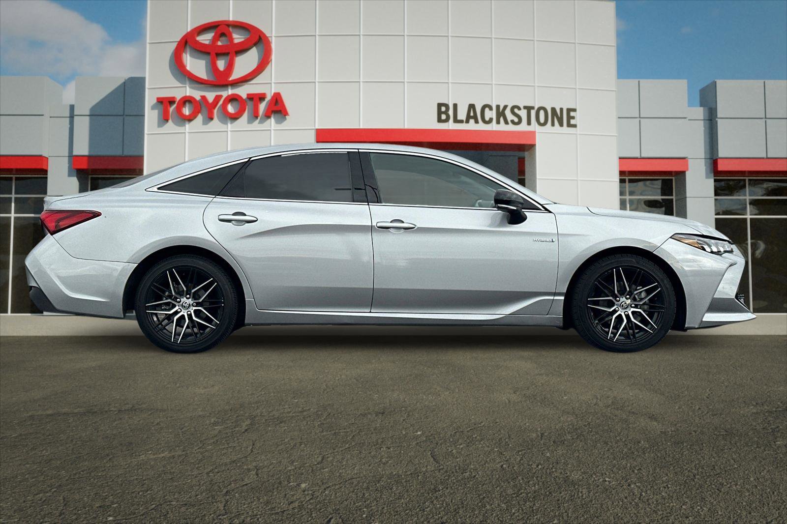 2021 Toyota Avalon Hybrid XSE photo 2