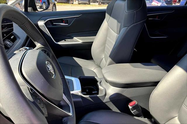 2025 Toyota RAV4 Hybrid XLE Premium photo 7