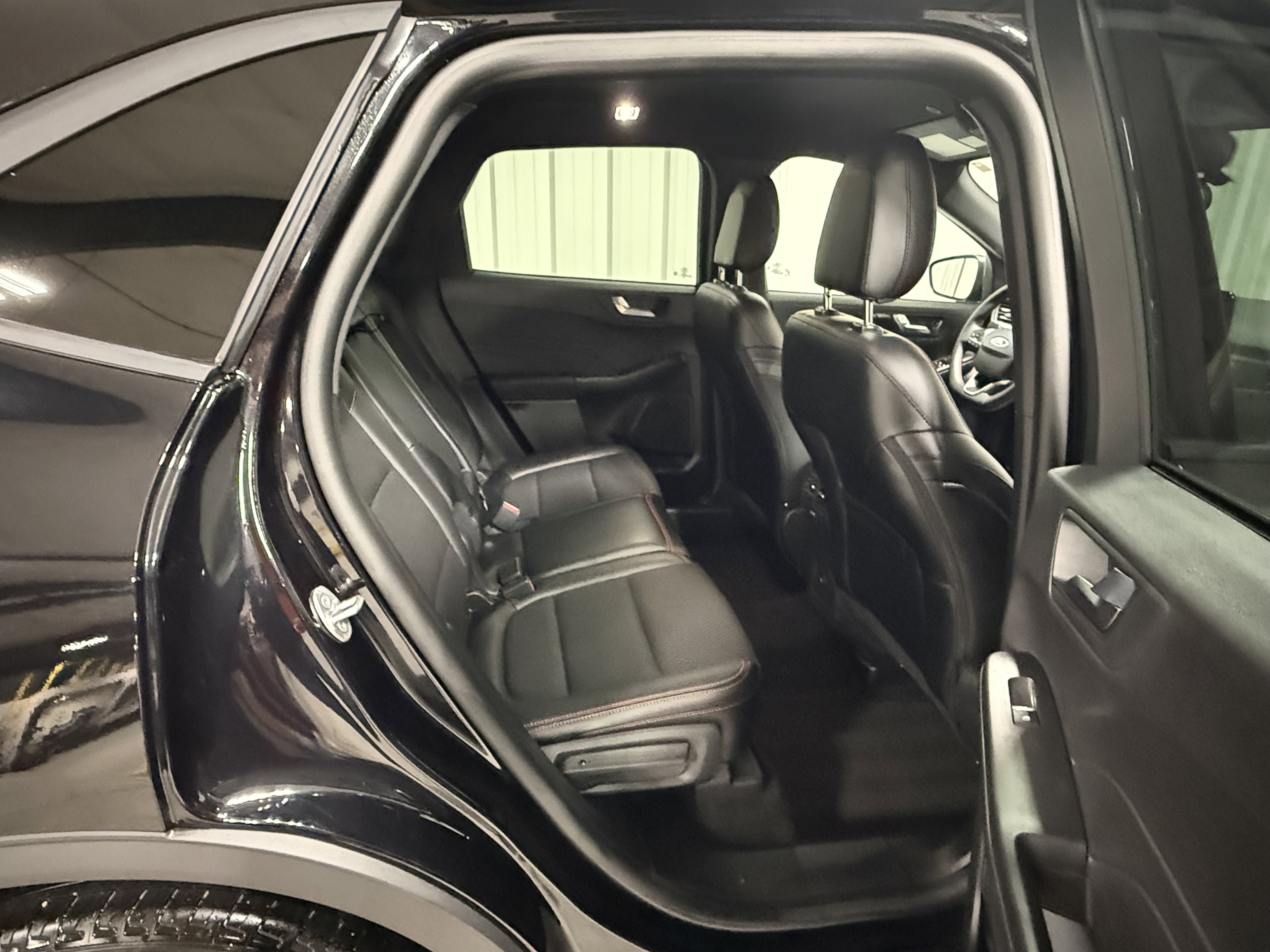 2025 Ford Escape ST-Line photo 2