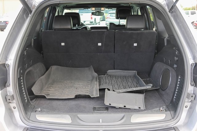 Used 2021 Silver Jeep Trailhawk image 9