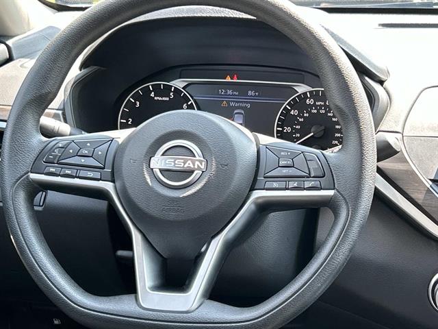 2023 Nissan Altima 2.5 SV photo 14