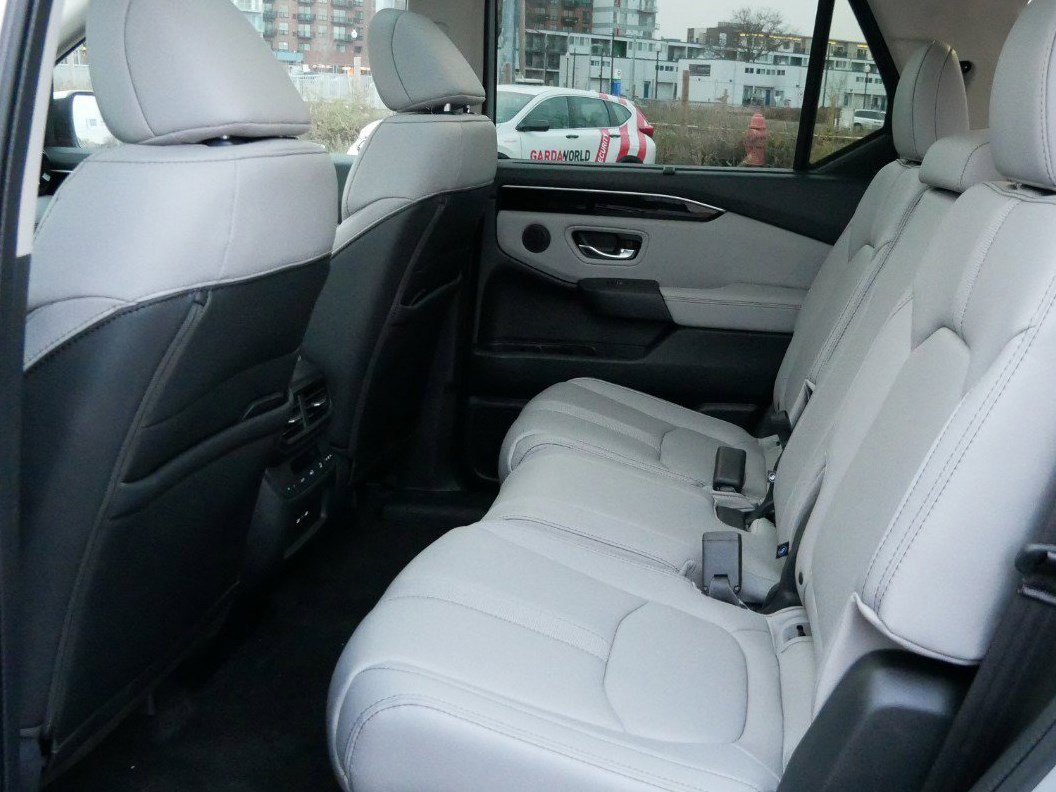 2025 Honda Pilot Touring photo 9