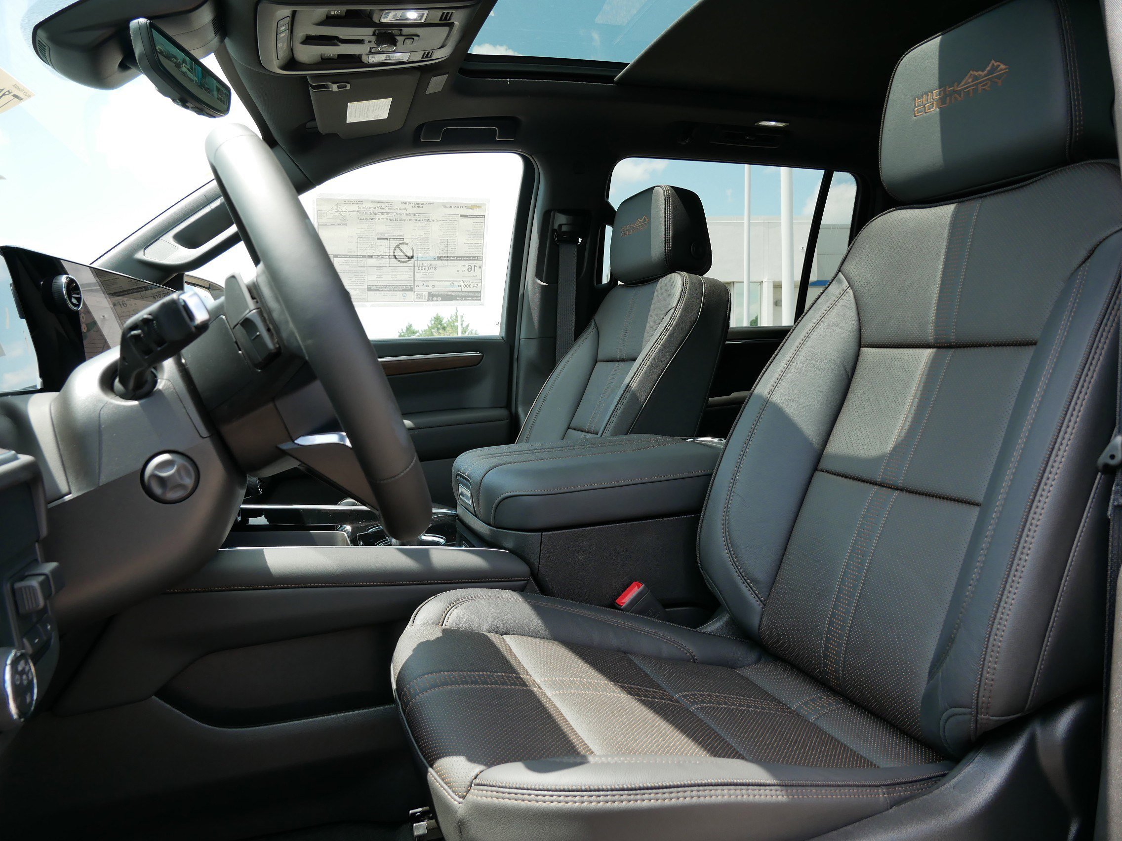 2025 Chevrolet Suburban High Country photo 4