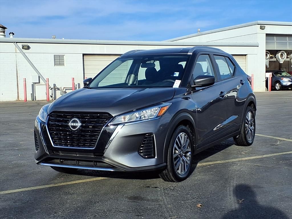 Used 2024 Nissan Kicks SV with VIN 3N1CP5CV1RL563803 for sale in Kansas City