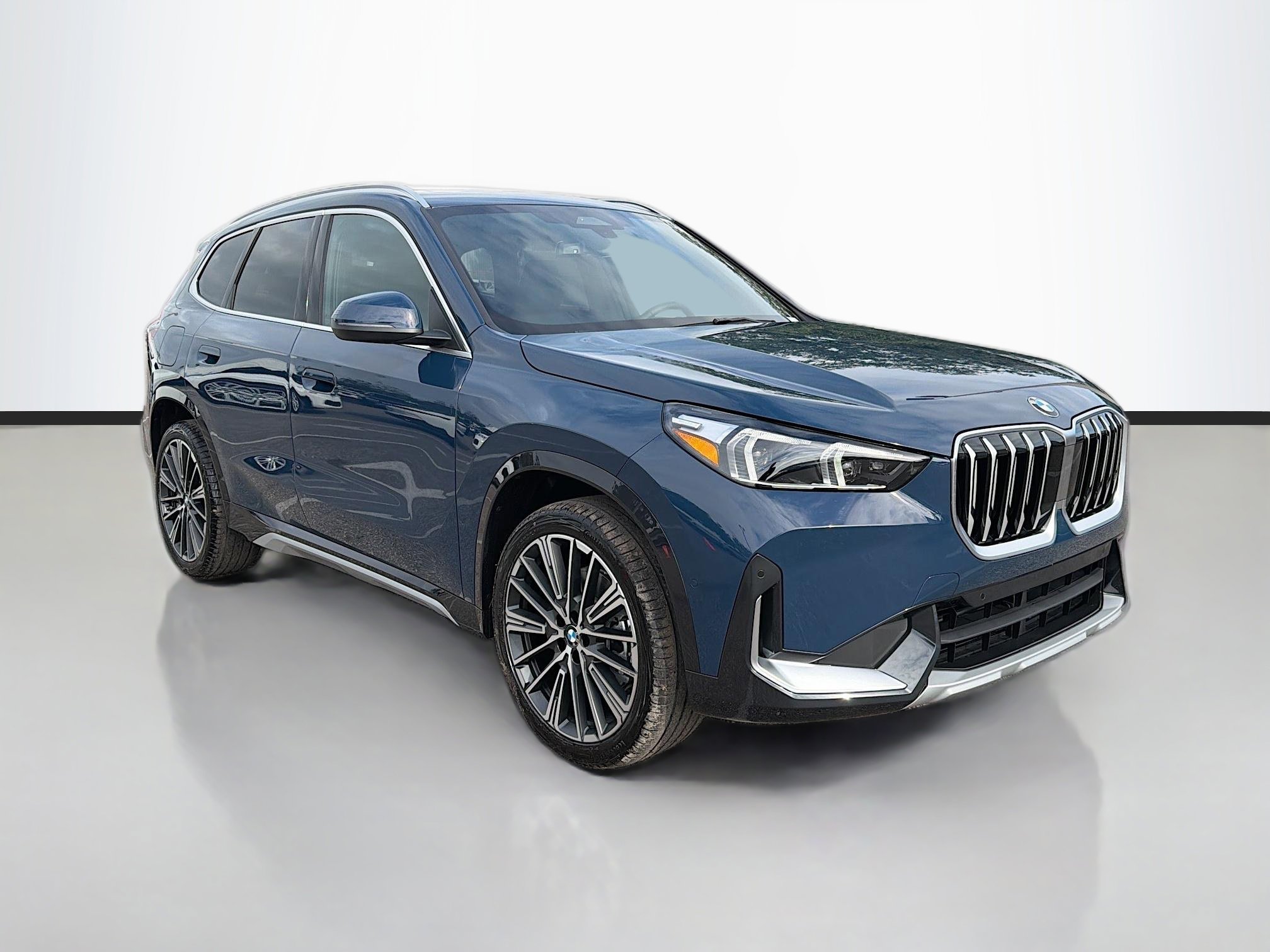 2026 BMW X1 28i's photo