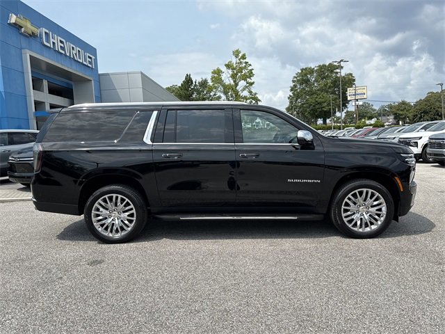 2025 Chevrolet Suburban Premier photo 2
