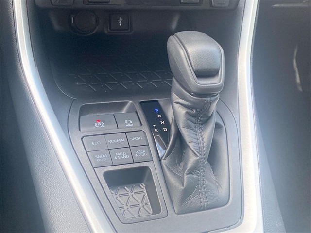 2022 Toyota RAV4 XLE photo 11