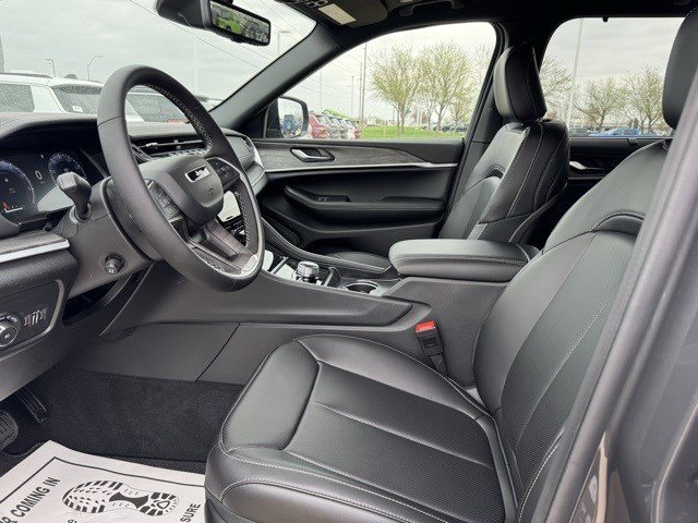 2025 Jeep Grand Cherokee Limited photo 4