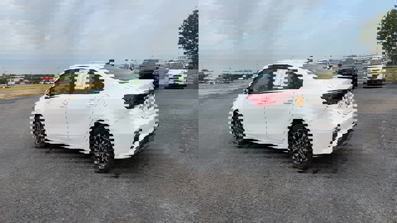 2024 Kia Forte LXS photo 6