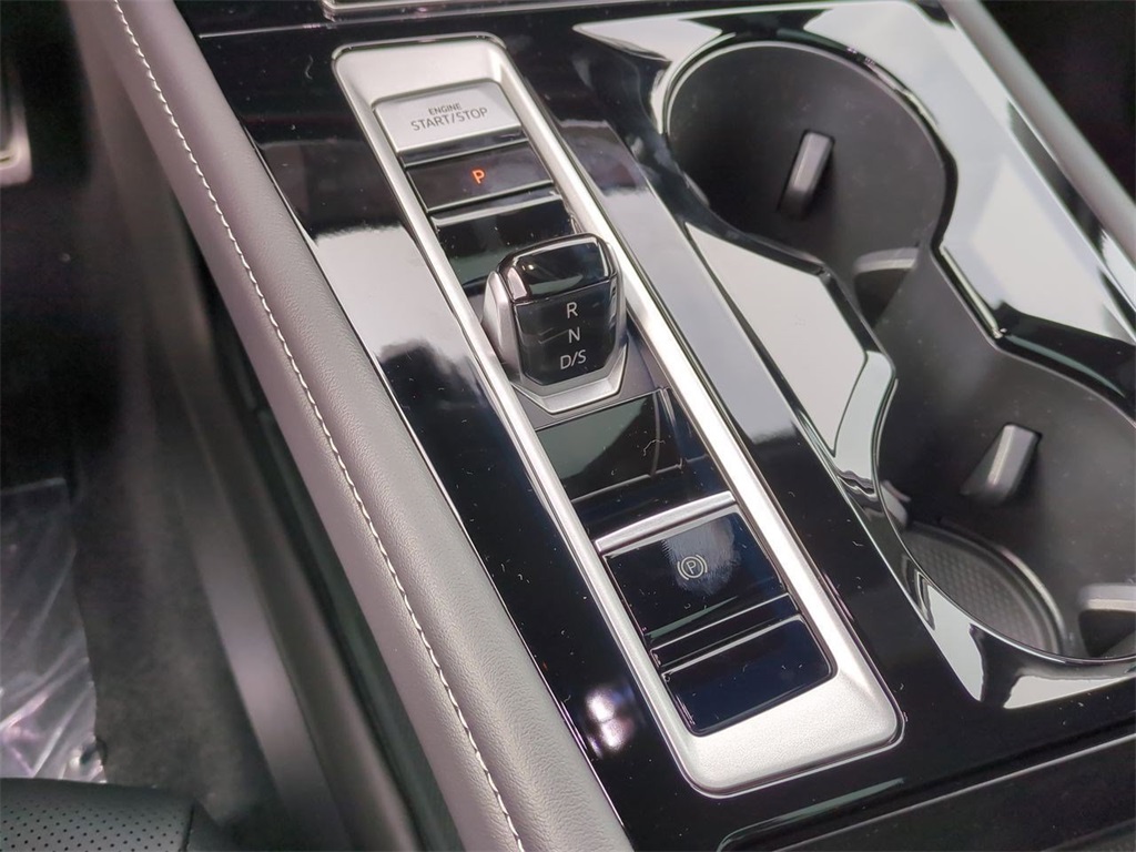 2025 Volkswagen Atlas Cross Sport SEL R-Line photo 16